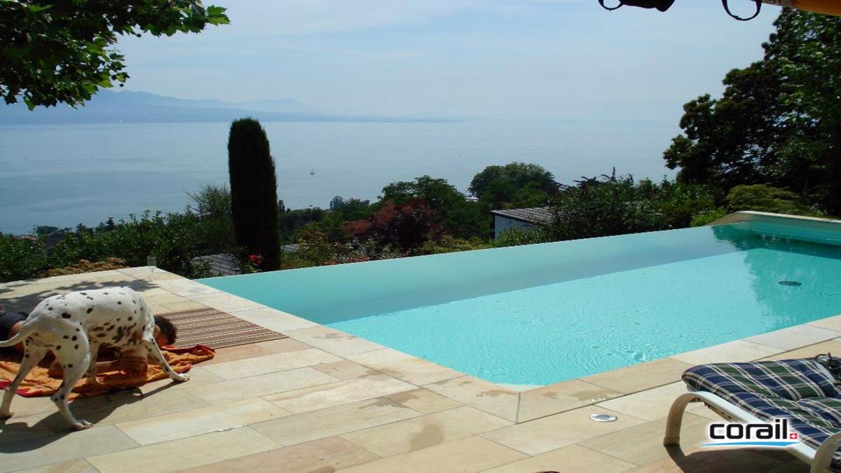 Piscine à débordement face au lac Léman, Lutry